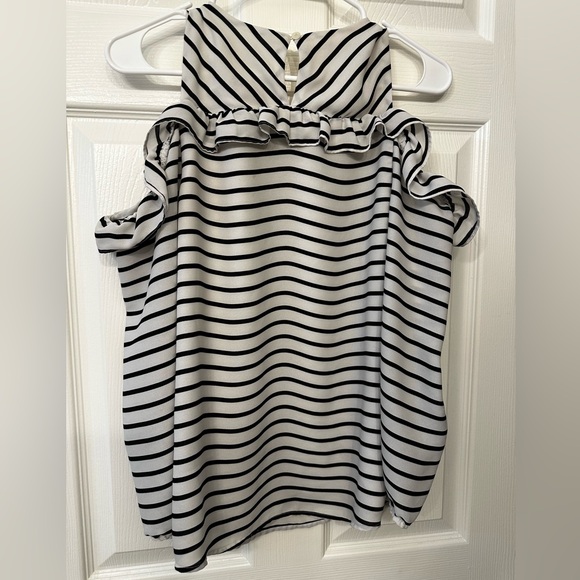 Maurices Striped Shoulder Peaking Blouse Size XSmall - Picture 10 of 13